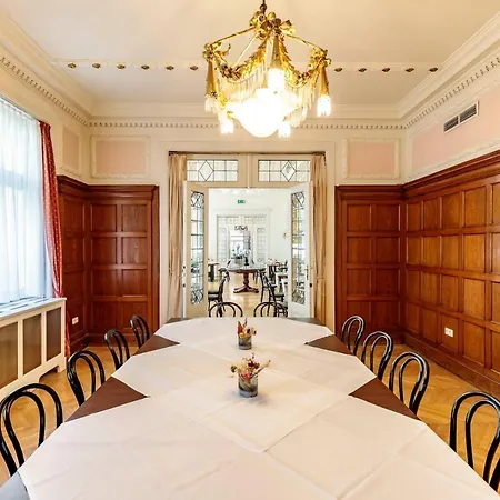 赫泽格霍夫酒店 4*